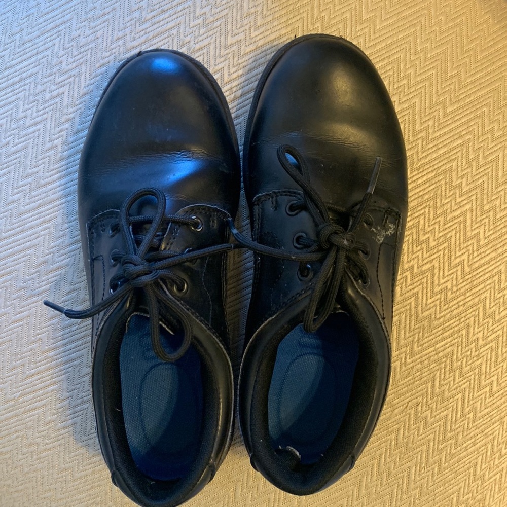Black nonslip shoes